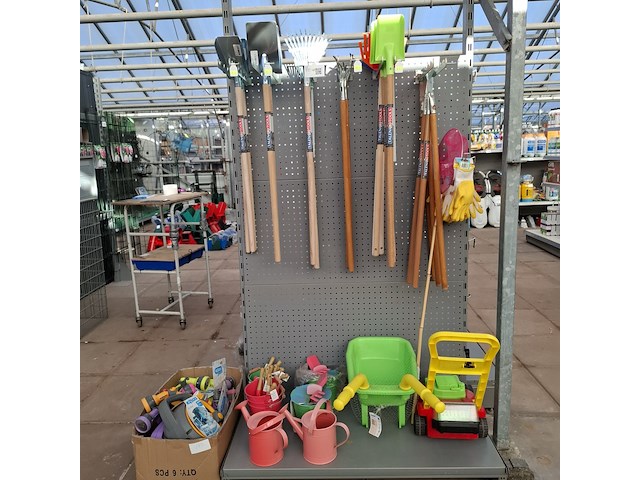 Partij kinder tuingereedschap o.a. talen tools - afbeelding 1 van  13