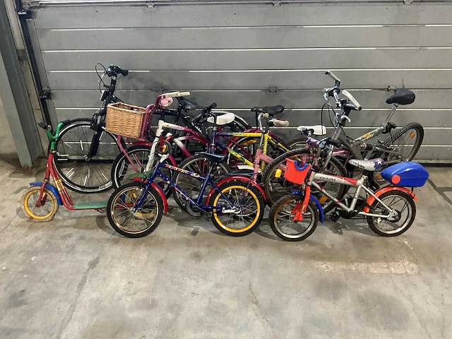 Partij kinderfietsen - afbeelding 1 van  10