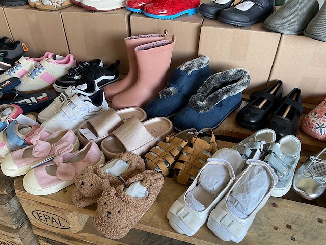 Partij kinderschoenen (38x) - afbeelding 2 van  12