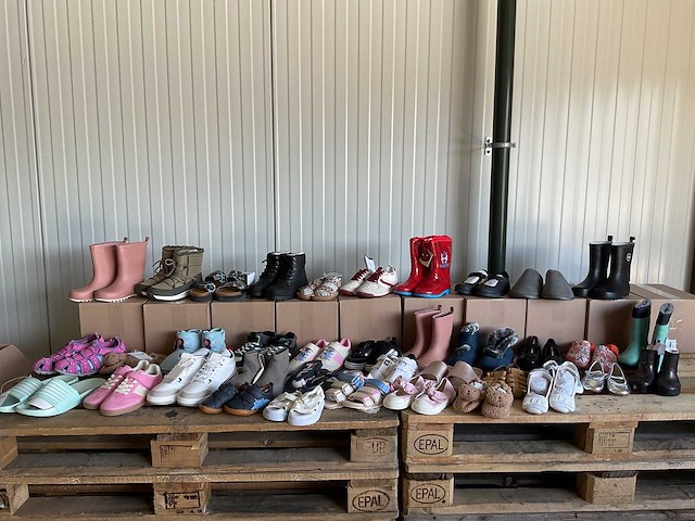 Partij kinderschoenen (38x) - afbeelding 1 van  12