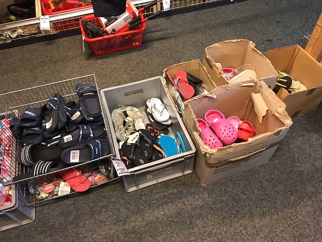 Partij kinderslippers - afbeelding 1 van  8