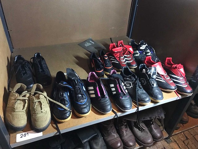 Partij kindersportschoenen - afbeelding 1 van  4