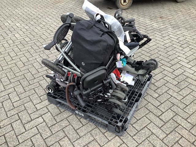 Partij kinderwagens - afbeelding 1 van  4
