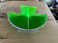 Partij kippenvoerbakjes - afbeelding 2 van  2