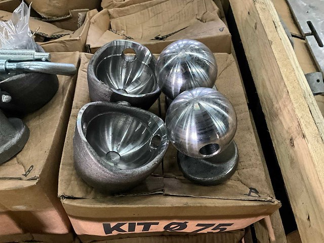 Partij kipper-kogelgewrichten “ø 75 mm” - afbeelding 2 van  4