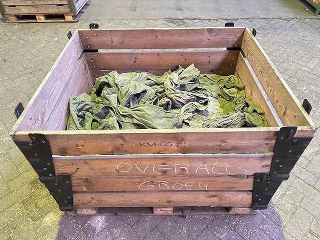 Partij kl legeroveralls - afbeelding 1 van  4