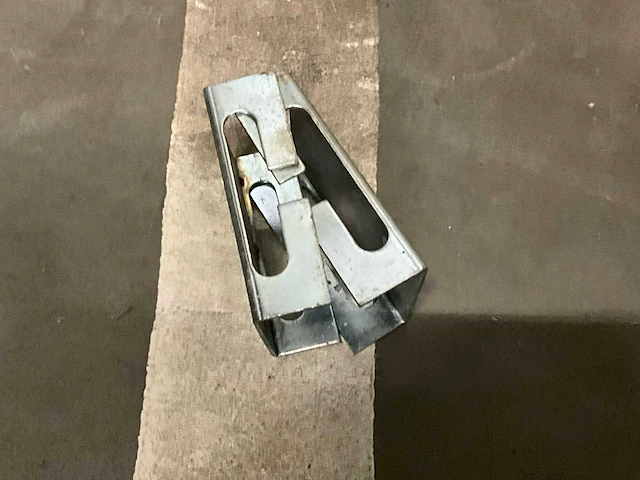 Partij klapstoel koppelstukken (ca. 1440x) - afbeelding 2 van  4