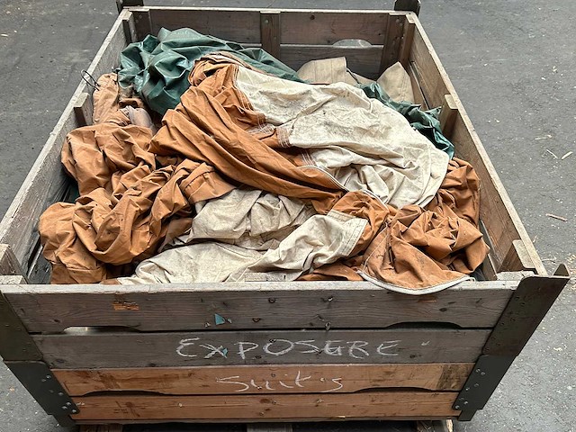 Partij kleden en zeil - afbeelding 2 van  3