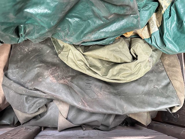 Partij kleden en zeil - afbeelding 3 van  3