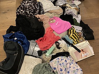 Partij kleding - diverse merken en maten - afbeelding 1 van  5
