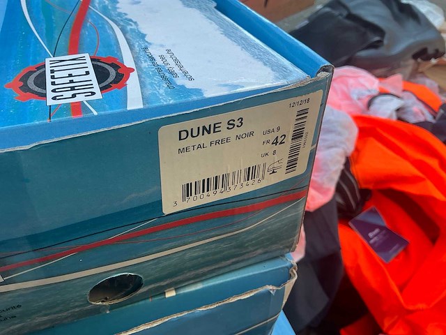 Partij kleding - schoenen - laarzen uit maritieme sector - afbeelding 4 van  20
