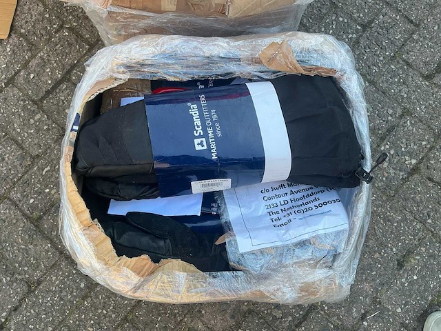 Partij kleding - schoenen - laarzen uit maritieme sector - afbeelding 9 van  20