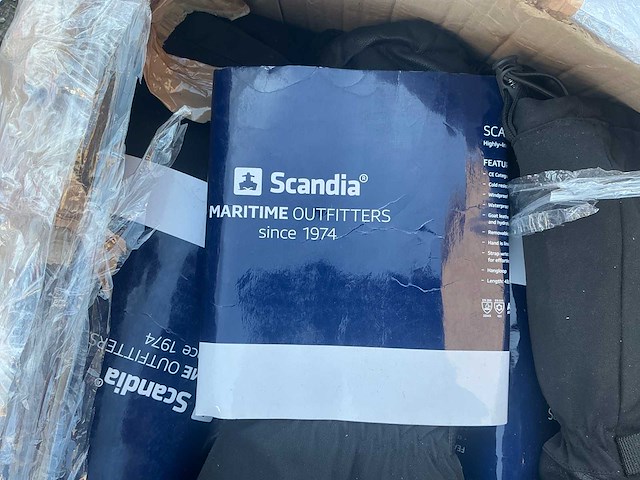 Partij kleding - schoenen - laarzen uit maritieme sector - afbeelding 10 van  20