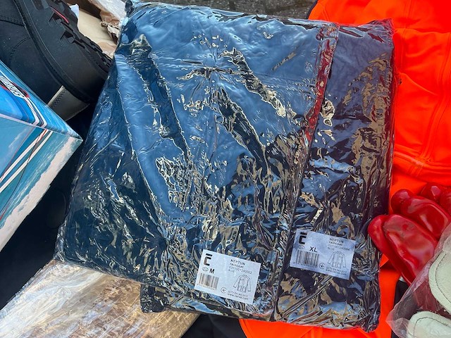 Partij kleding - schoenen - laarzen uit maritieme sector - afbeelding 13 van  20