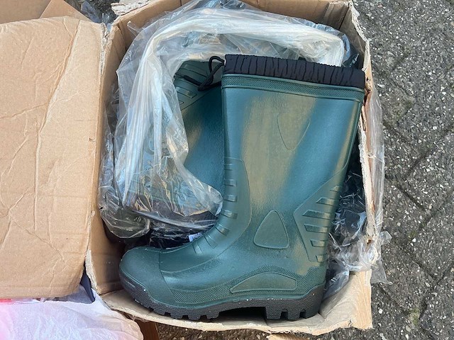 Partij kleding - schoenen - laarzen uit maritieme sector - afbeelding 12 van  14