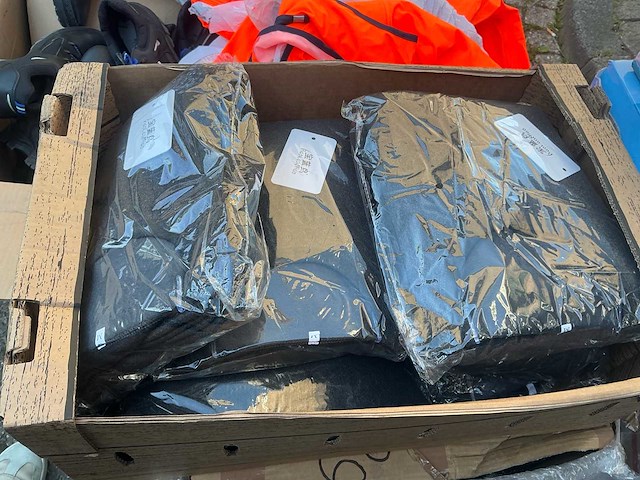 Partij kleding - schoenen - laarzen uit maritieme sector - afbeelding 19 van  20