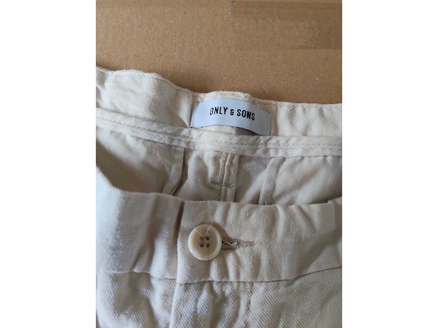 Partij kleding (1300x) - afbeelding 2 van  61