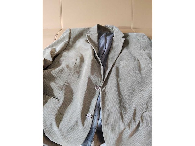 Partij kleding (1300x) - afbeelding 3 van  61
