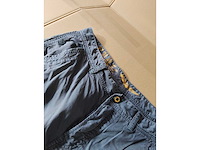 Partij kleding (1300x) - afbeelding 5 van  61