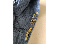 Partij kleding (1300x) - afbeelding 6 van  61