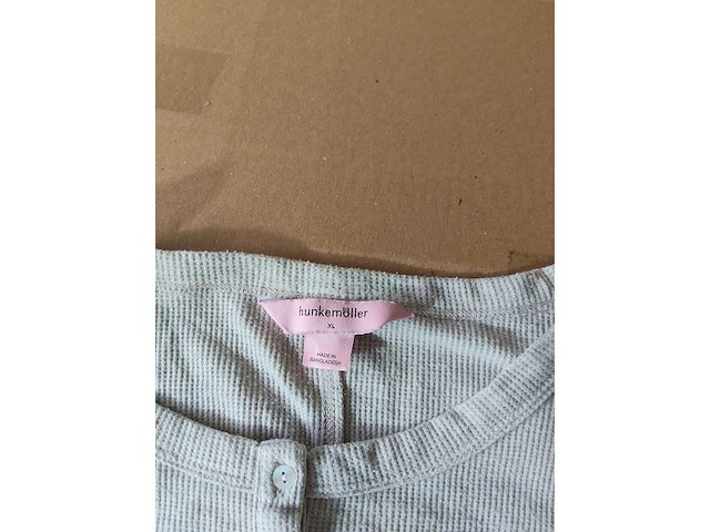 Partij kleding (1300x) - afbeelding 11 van  61