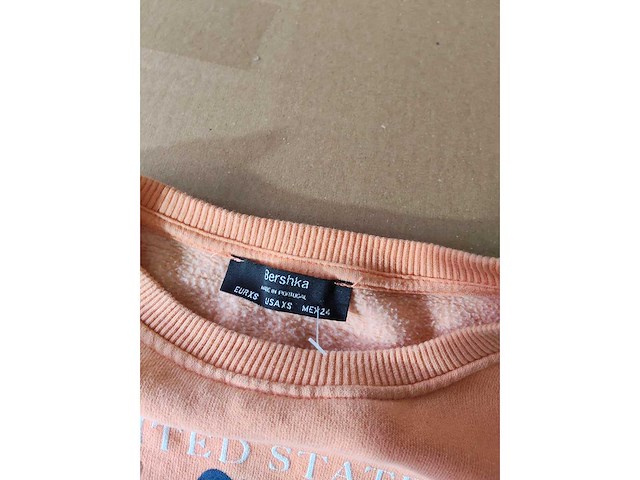Partij kleding (1300x) - afbeelding 16 van  61