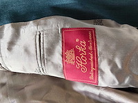Partij kleding (1300x) - afbeelding 20 van  61