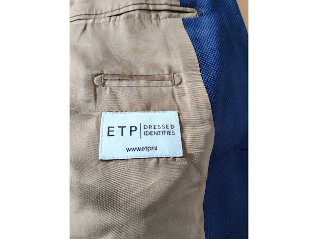 Partij kleding (1300x) - afbeelding 22 van  61