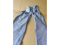 Partij kleding (1300x) - afbeelding 25 van  61