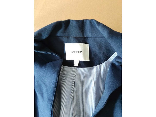 Partij kleding (1300x) - afbeelding 30 van  61
