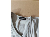 Partij kleding (1300x) - afbeelding 31 van  61