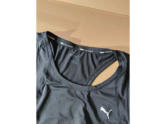 Partij kleding (1300x) - afbeelding 33 van  61