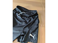 Partij kleding (1300x) - afbeelding 36 van  61