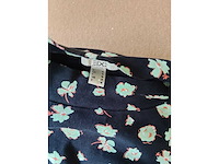 Partij kleding (1300x) - afbeelding 43 van  61