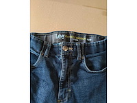 Partij kleding (1300x) - afbeelding 44 van  61