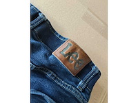 Partij kleding (1300x) - afbeelding 46 van  61