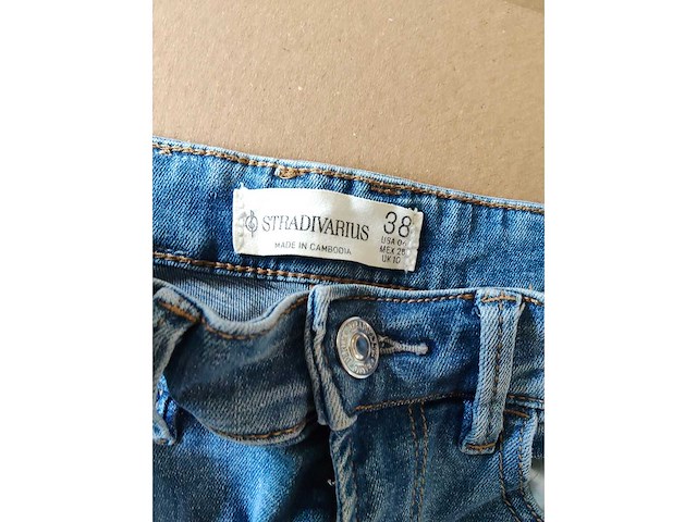 Partij kleding (1300x) - afbeelding 54 van  61