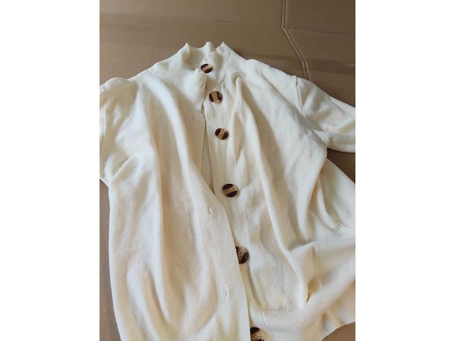 Partij kleding (1300x) - afbeelding 55 van  61