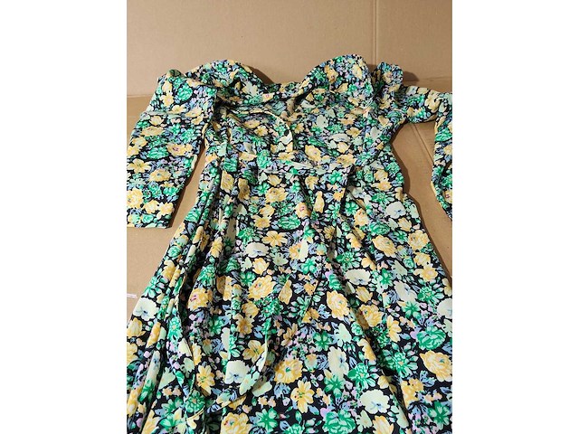Partij kleding (1300x) - afbeelding 61 van  61