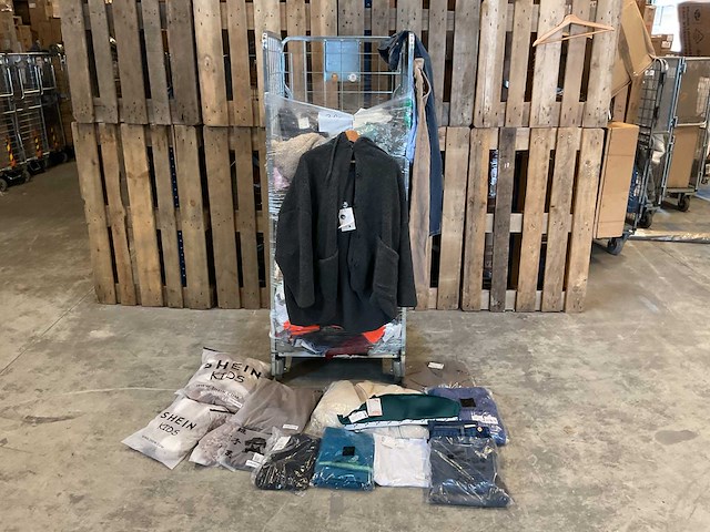 Partij kleding (290x) - afbeelding 1 van  13