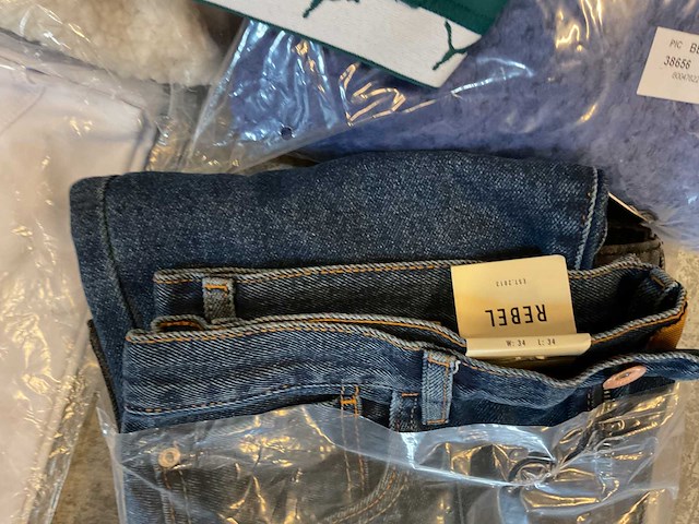 Partij kleding (290x) - afbeelding 9 van  13