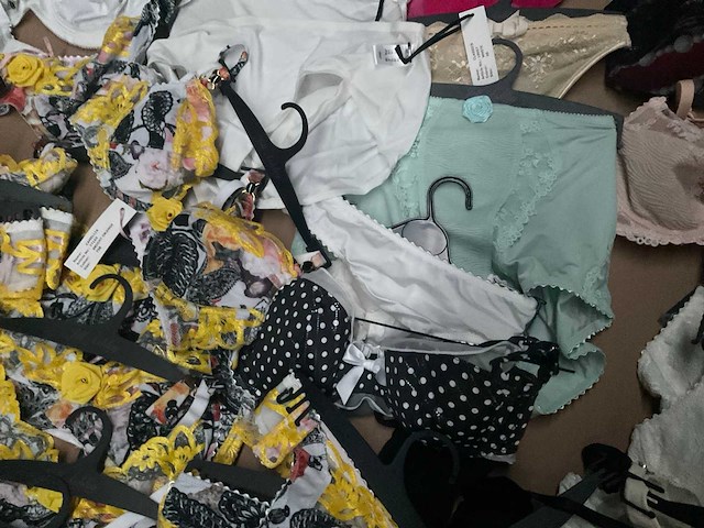 Partij kleding (480x) - afbeelding 2 van  25