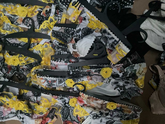 Partij kleding (480x) - afbeelding 3 van  25