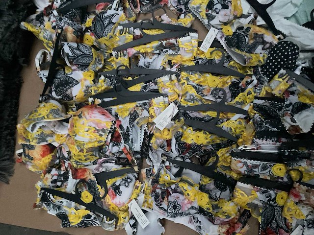 Partij kleding (480x) - afbeelding 4 van  25