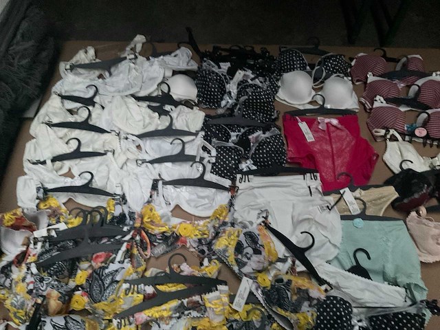 Partij kleding (480x) - afbeelding 5 van  25