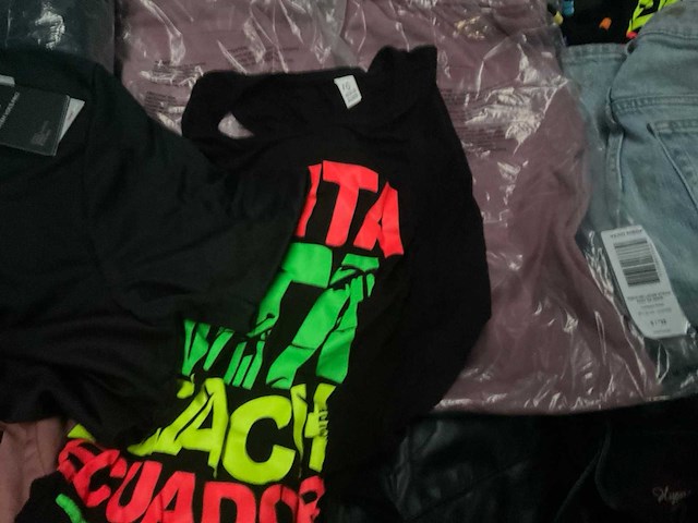 Partij kleding (480x) - afbeelding 10 van  25