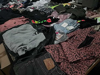 Partij kleding (480x) - afbeelding 1 van  25