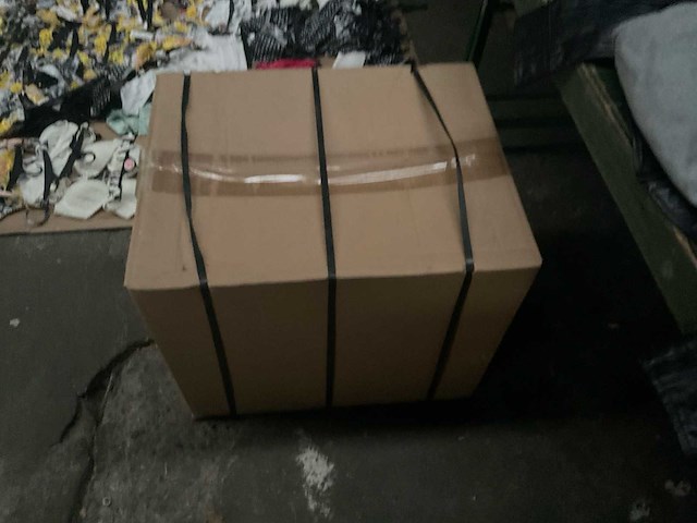 Partij kleding (480x) - afbeelding 16 van  25