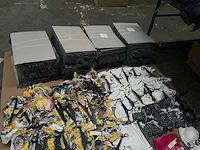 Partij kleding (480x) - afbeelding 17 van  25