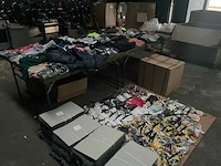 Partij kleding (480x) - afbeelding 18 van  25